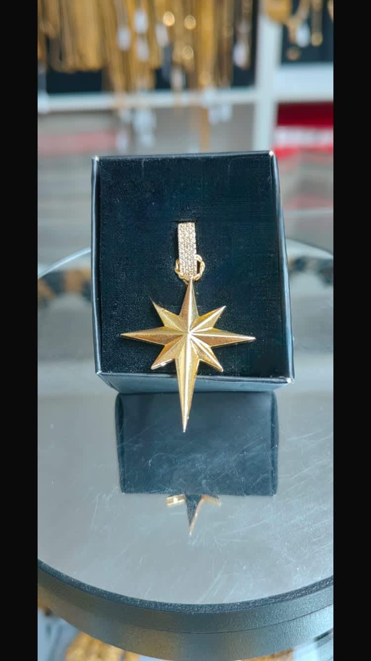AJC006 Ajda Charm bilezik, parlak ve zarif tasarımıyla bilekte şık bir duruş sergiliyor.