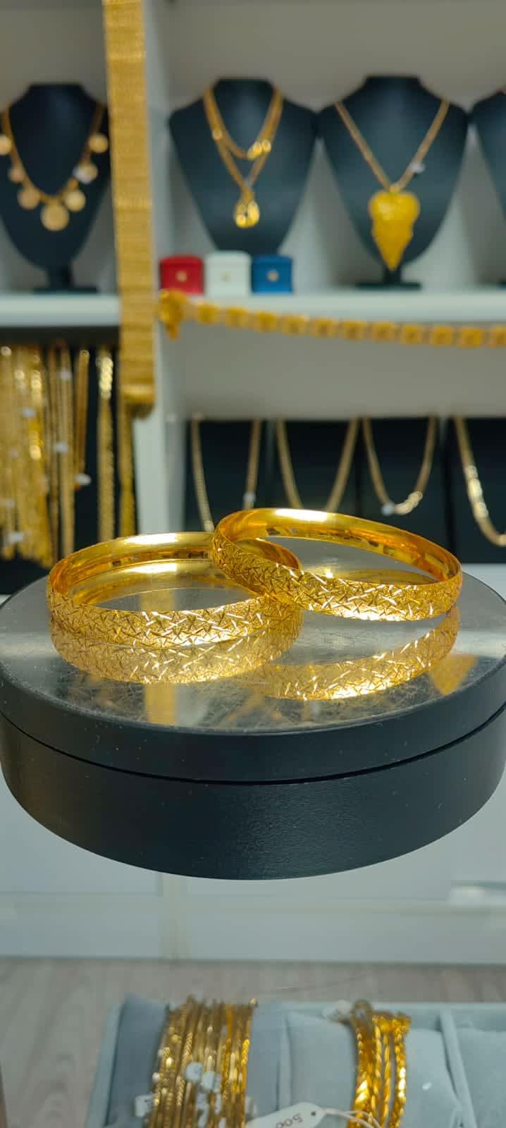 Zarif 1.00 cm bilezik, bileklerinizde şık ve modern bir görünüm sunar.