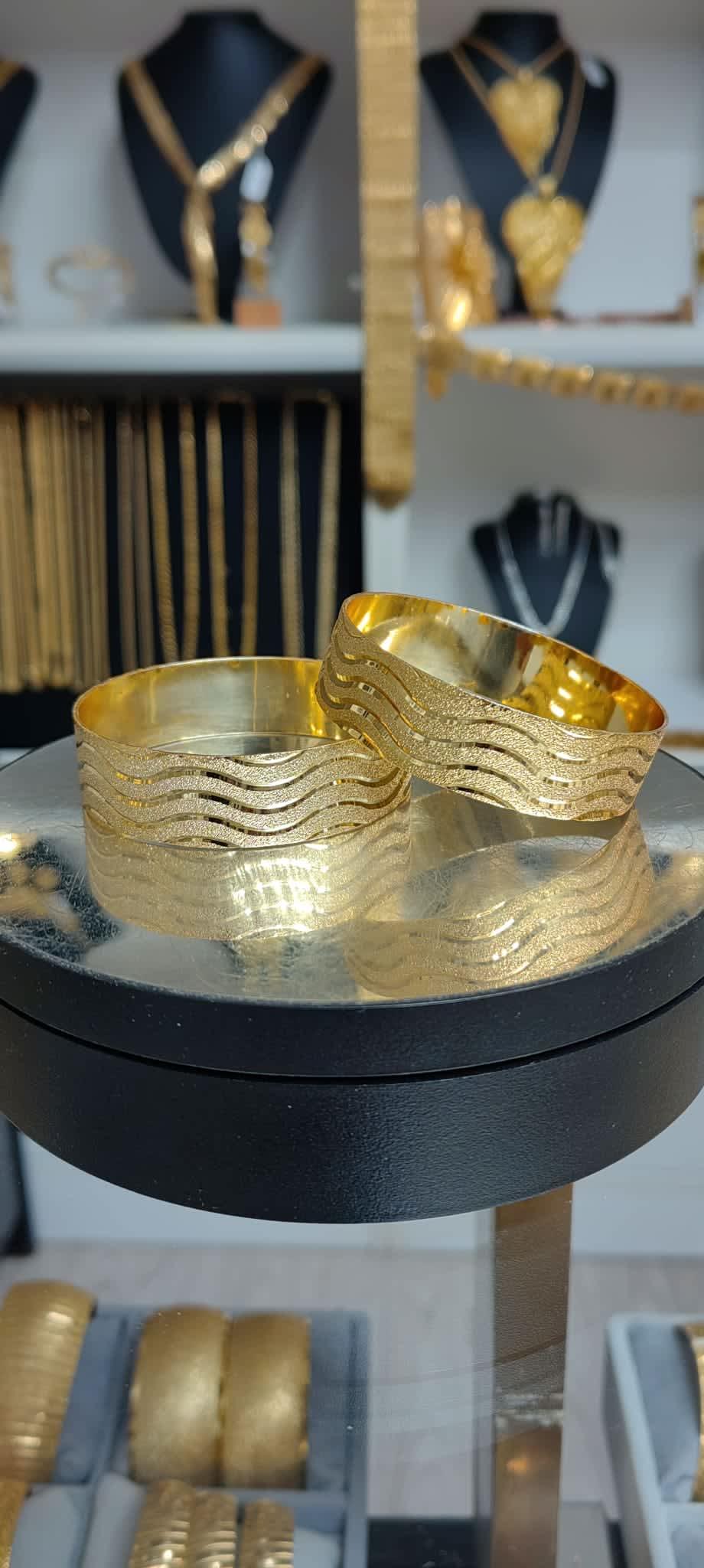 Geleneksel el işçiliğiyle örülmüş, göz alıcı 1.50 cm Trabzon Bilezik BL15055.